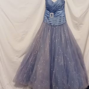 Long ballgown, comes with free piece of jewelry!